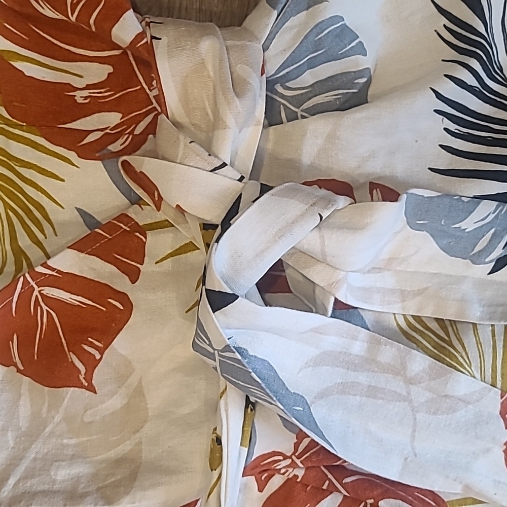 Lush Euc Linen Blend Romper In Cream With a Tropical Print Small - Picture 5 of 11